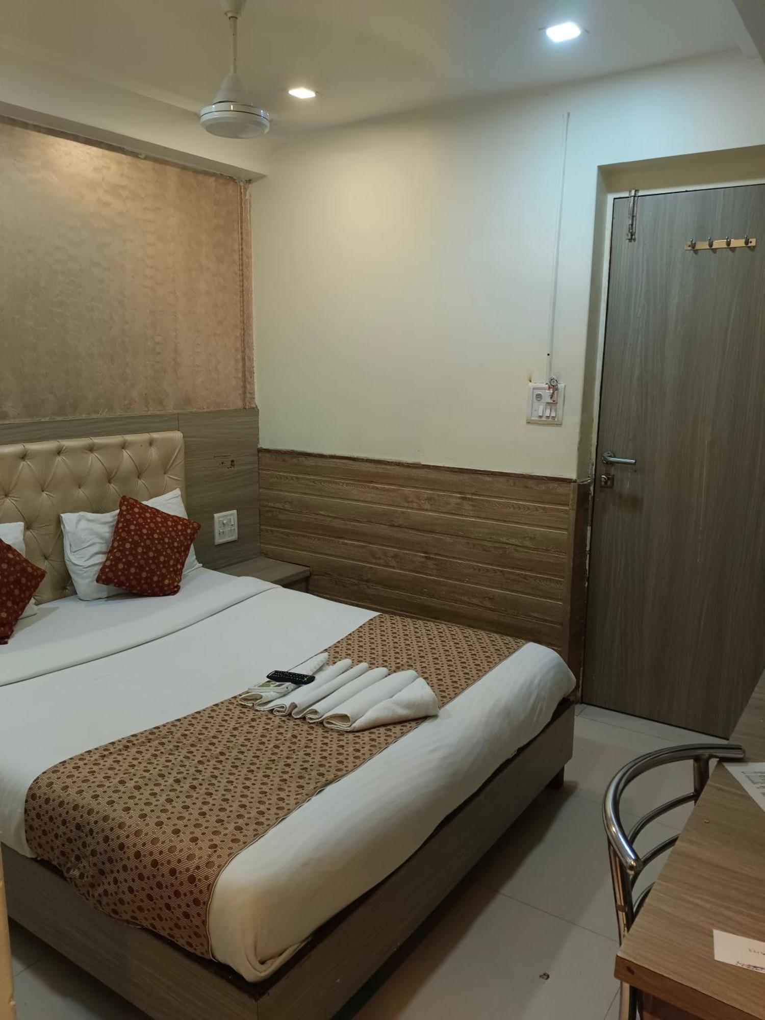 Hotel Time Gold Near Domestics Airport Mumbai Kültér fotó